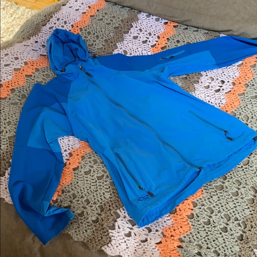 • OUTDOOR RESEARCH • women’s blue soft shell